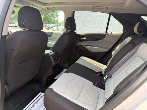 Used 2018 Chevrolet Equinox LT w/ Sun & Infotainment Package AWD/4WD image 16