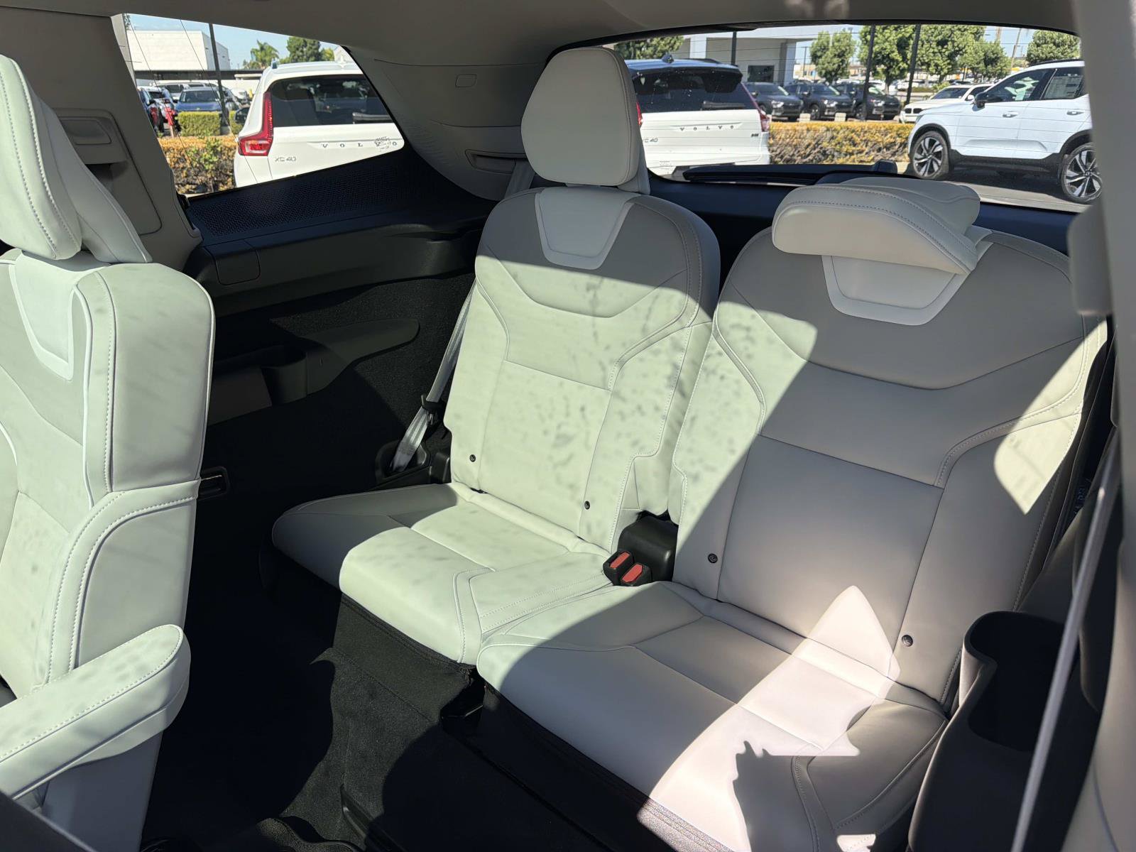 New 2026 Volvo EX90 Plus AWD/4WD image 18