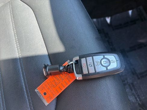 Used 2017 Ford Fusion SE w/ Equipment Group 202A image 35