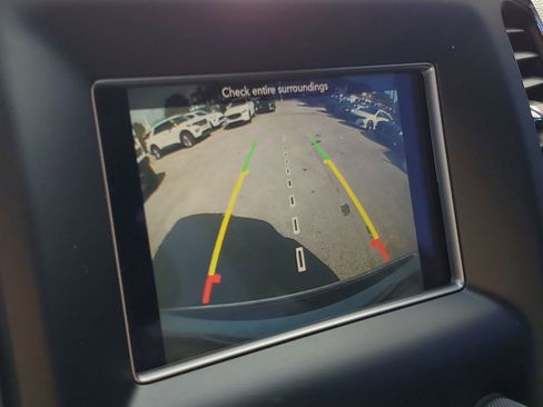 Used 2018 Jeep Grand Cherokee Limited image 27