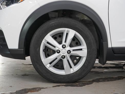 Used 2019 Nissan Kicks S FWD image 27