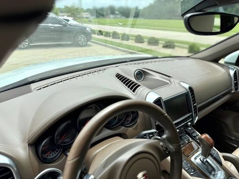 Used 2013 Porsche Cayenne Diesel AWD/4WD image 17