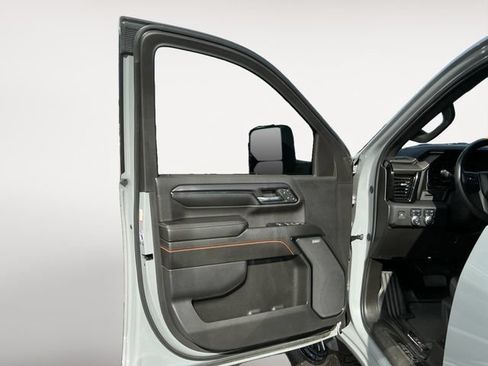 Used 2024 GMC Sierra 2500 AT4 AWD/4WD image 10
