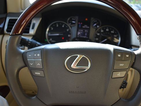 Used 2013 Lexus LX 570 4WD w/ Luxury Pkg image 20