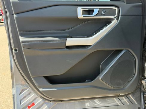 Used 2023 Ford Explorer XLT w/ Equipment Group 202A AWD/4WD image 18