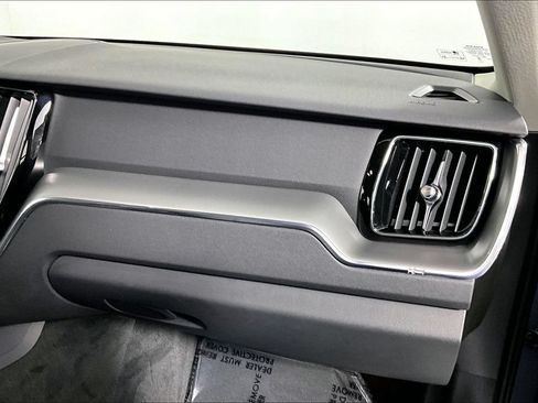 Used 2024 Volvo XC60 B5 Core AWD/4WD image 16