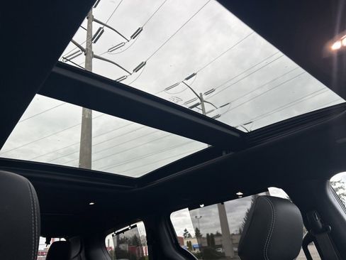 Used 2020 Chrysler Pacifica Touring-L w/ Advanced Safetytec Group image 18