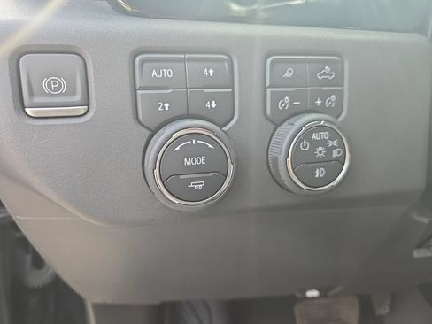 Used 2022 Chevrolet Silverado 1500 LT Trail Boss w/ LT Trail Boss Premium Package AWD/4WD image 22