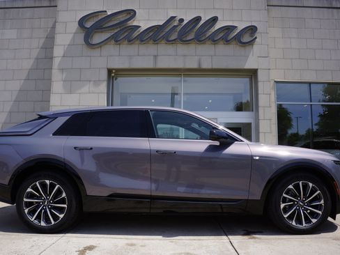 Used 2024 Cadillac Lyriq Sport AWD/4WD image 3