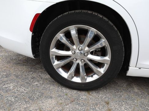 Used 2017 Chrysler 300 Limited AWD/4WD image 9