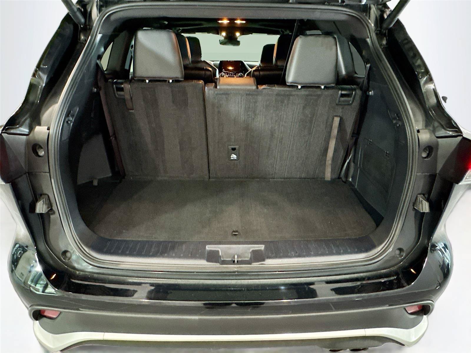 Used 2024 Toyota Highlander XSE FWD image 21