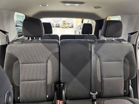 Used 2019 Chevrolet Traverse LT FWD image 11