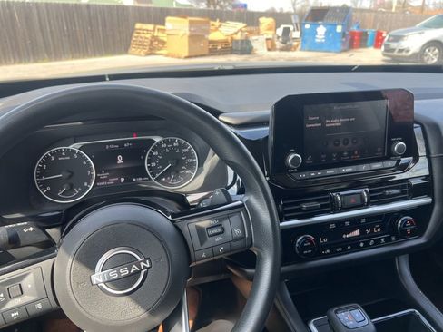 Used 2022 Nissan Pathfinder S image 15