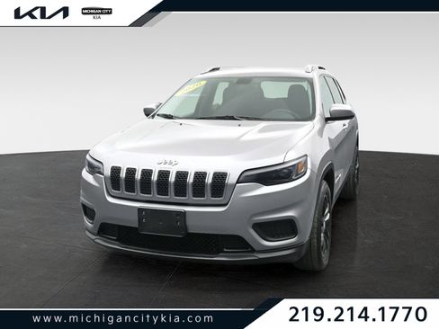 Used 2020 Jeep Cherokee Latitude w/ Cold Weather Group FWD image 1