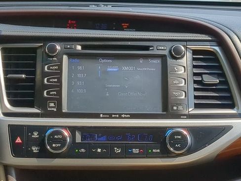 Used 2018 Toyota Highlander Limited Platinum AWD/4WD image 17
