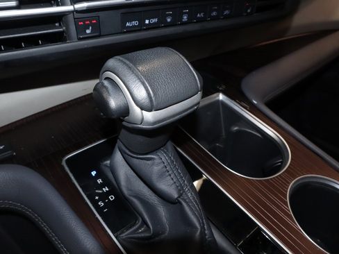 Used 2022 Toyota Sienna XLE image 33