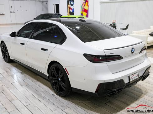 Used 2023 BMW 760i xDrive image 15