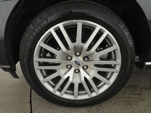 Used 2023 Ford Expedition Limited image 10