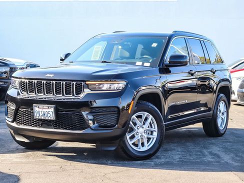 Used 2025 Jeep Grand Cherokee Laredo X RWD image 1