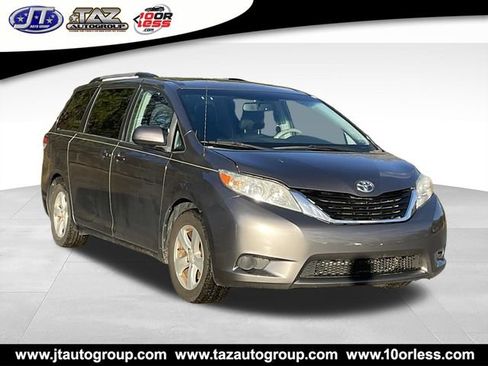 Used 2014 Toyota Sienna LE FWD image 1