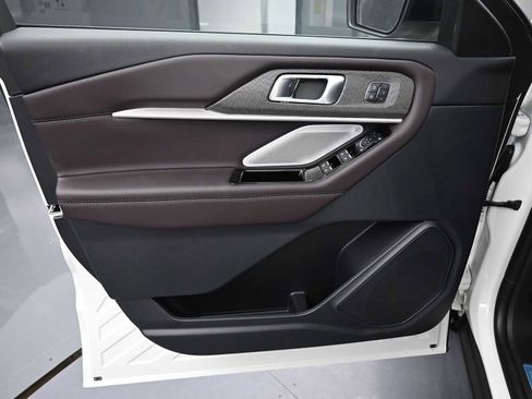 New 2026 Ford Explorer Platinum image 22