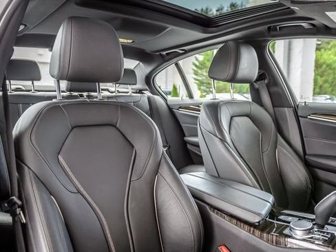 Used 2019 BMW 530i w/ Convenience Package RWD image 40