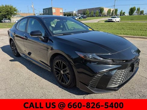 Used 2025 Toyota Camry SE FWD image 30