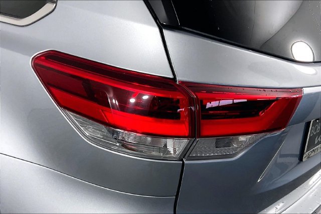 Used 2017 Toyota Highlander XLE AWD/4WD image 21