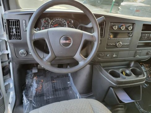 Used 2017 GMC Savana 2500 image 2