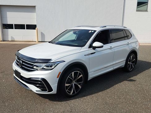 Used 2024 Volkswagen Tiguan SEL R-Line AWD/4WD image 3