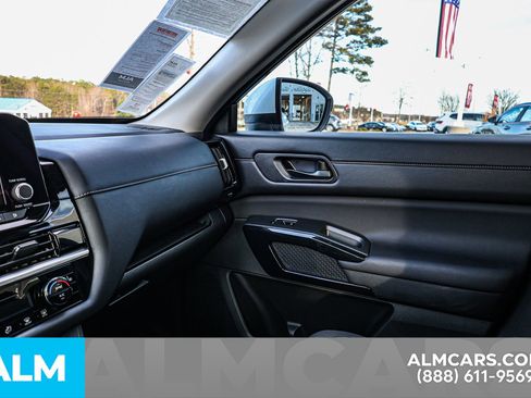 Certified 2025 Nissan Pathfinder SV image 43