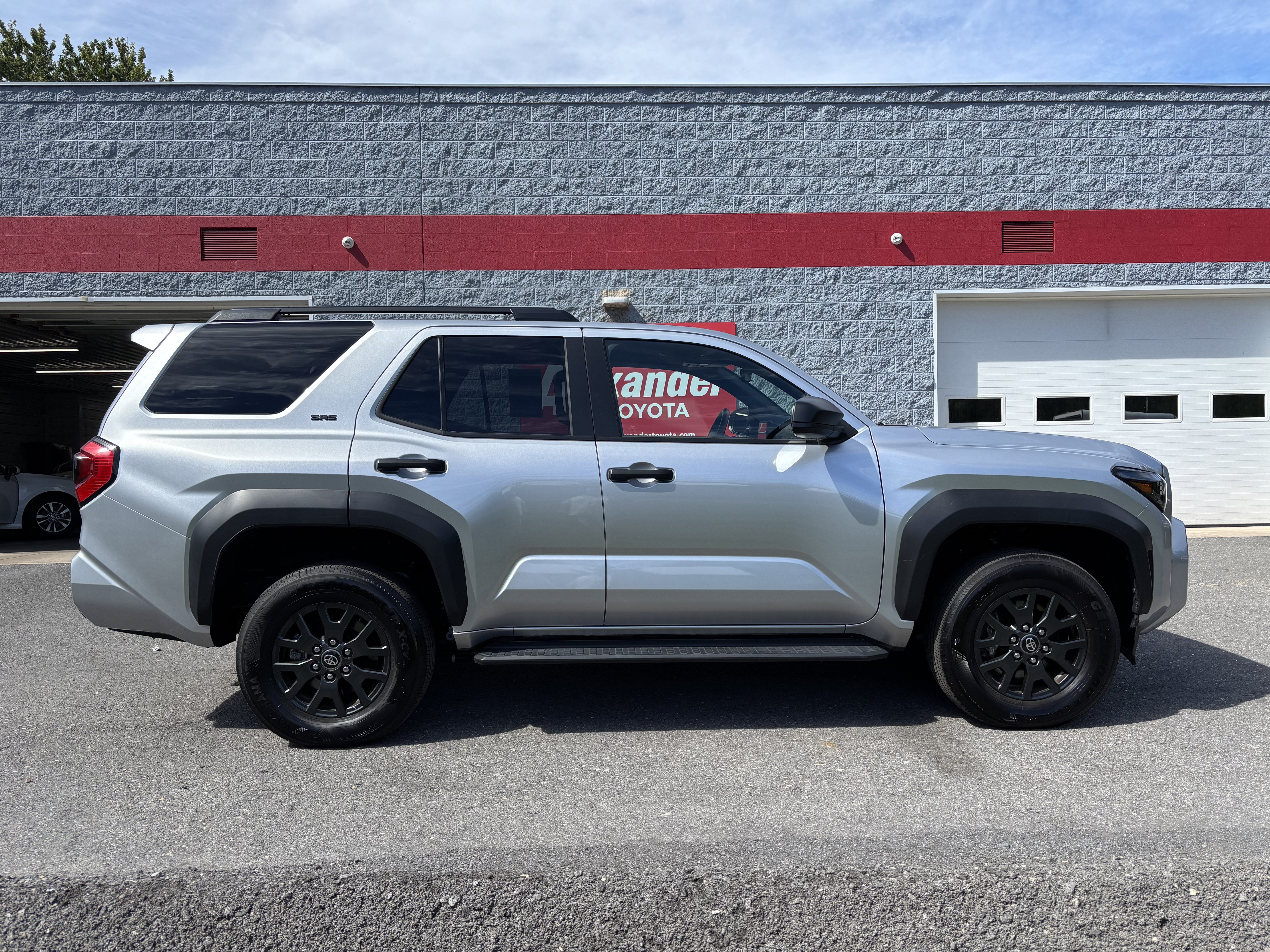 Used 2025 Toyota 4Runner SR5 AWD/4WD image 2