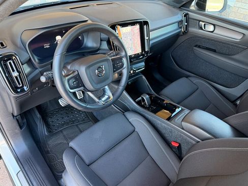 Used 2022 Volvo XC40 P8 Recharge image 2