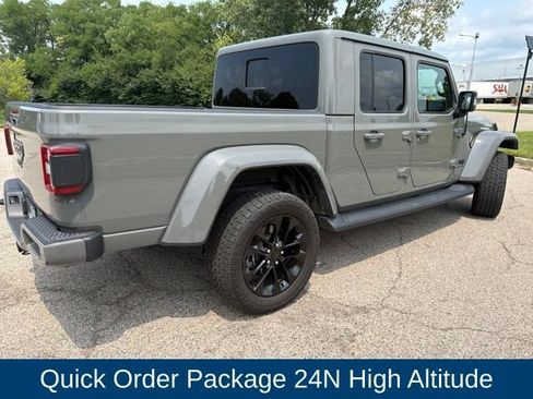 Used 2022 Jeep Gladiator Overland AWD/4WD image 2