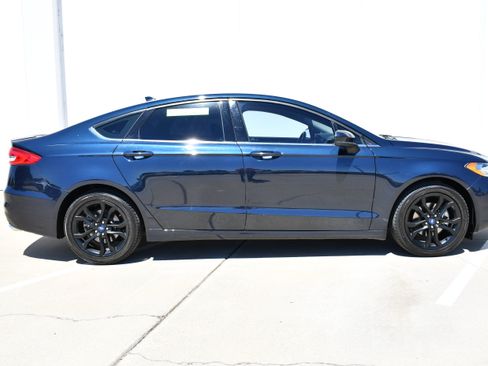 Used 2020 Ford Fusion SE w/ Equipment Group 151A FWD image 5