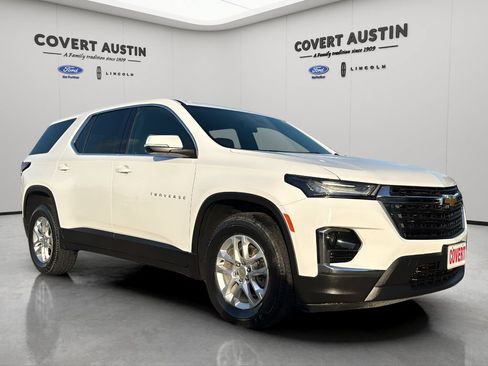 Used 2023 Chevrolet Traverse LS w/ Safety Package FWD image 7