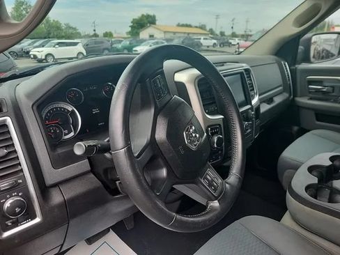 Used 2019 RAM 1500 Classic SLT w/ SLT Plus D←cor Group AWD/4WD image 3