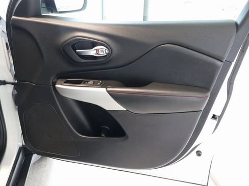 Used 2018 Jeep Cherokee Trailhawk w/ Comfort/Convenience Group image 35