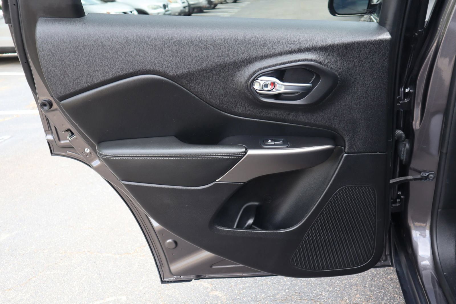 Used 2021 Jeep Cherokee Latitude Lux w/ Sun & Sound Group FWD image 11