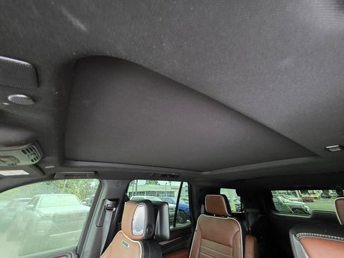 Used 2023 GMC Yukon Denali Ultimate AWD/4WD image 9