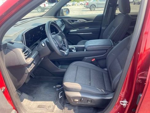 Used 2025 Chevrolet Traverse LT w/ Midnight/Sport Edition FWD image 10