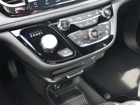 New 2026 Chrysler Pacifica Select image 18