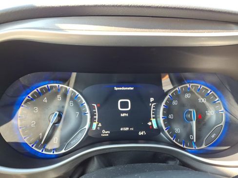 Used 2024 Chrysler Pacifica Touring-L FWD image 26