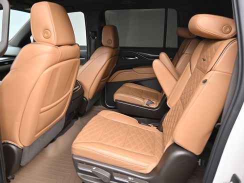Used 2021 Cadillac Escalade ESV Sport AWD/4WD image 16