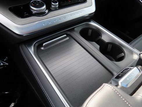 New 2025 Ford Expedition Platinum w/ Driver's Package image 15