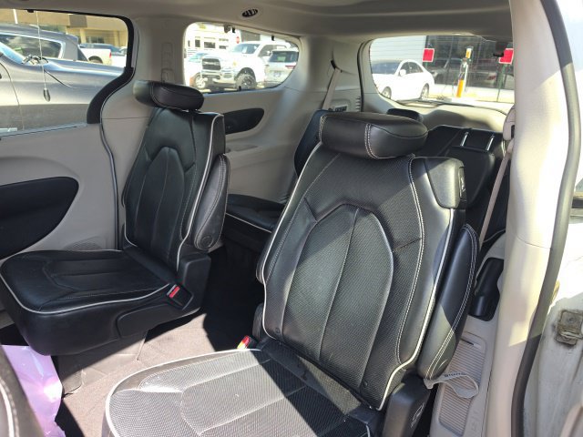 Used 2022 Chrysler Pacifica Limited FWD image 8