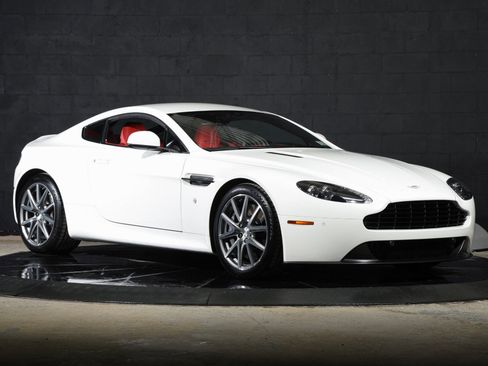 Used 2013 Aston Martin V8 Vantage Coupe image 2