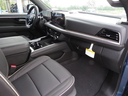 New 2025 Chevrolet Suburban Premier image 14