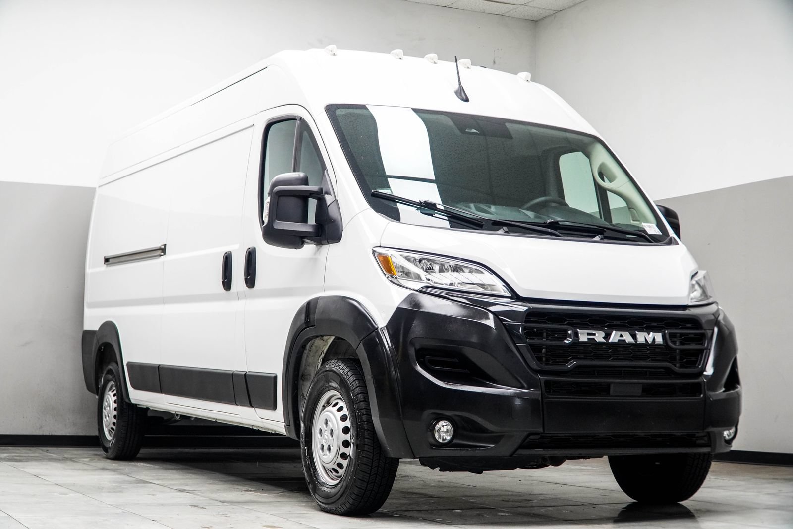 Used 2024 RAM ProMaster 2500 w/ Convenience Group FWD image 5