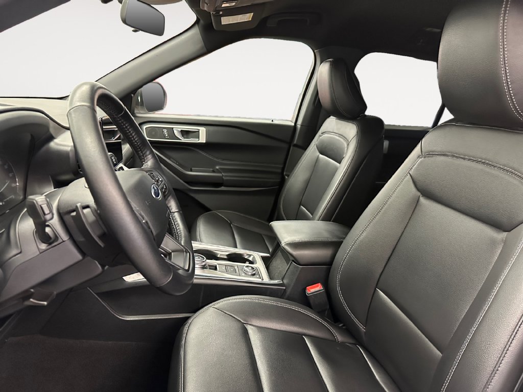 Used 2020 Ford Explorer XLT w/ Equipment Group 202A AWD/4WD image 7